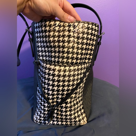 Michael Kors Signature Houndstooth Voyager East/West Tote - Picture 10 of 16